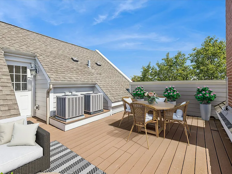 1863 Admiral Ct #1863 — Photo 31