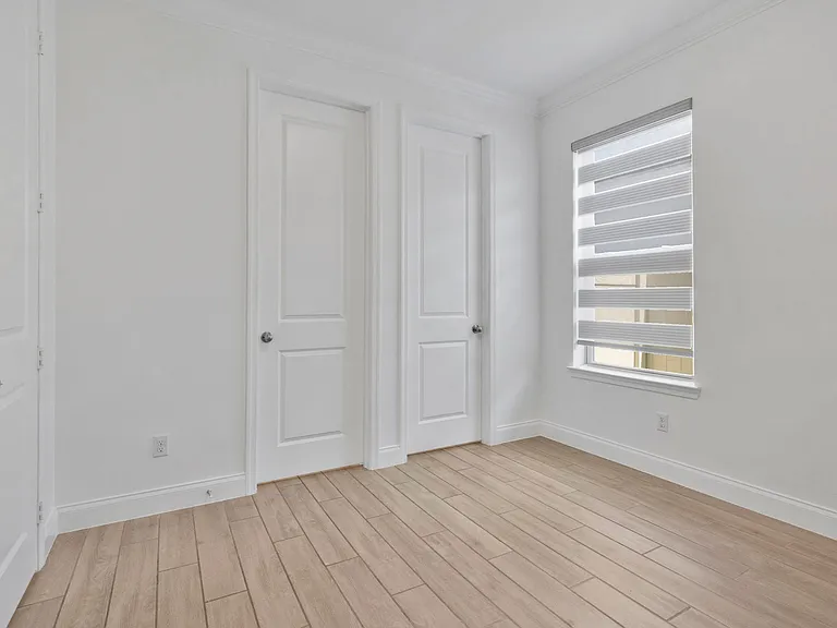 8318 Vivaro Isle Way — Photo 18