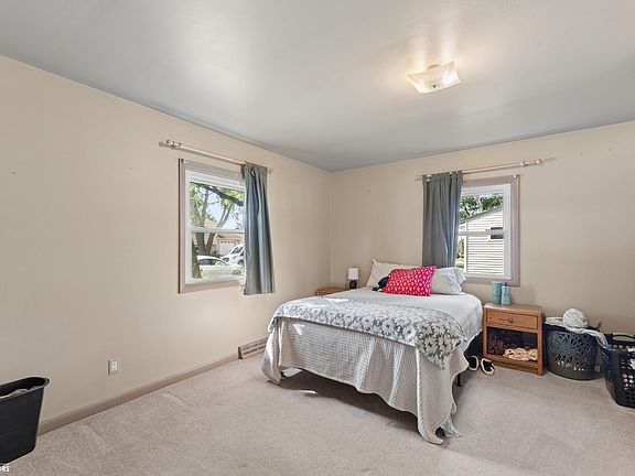 3rd image of 812 N 10th St