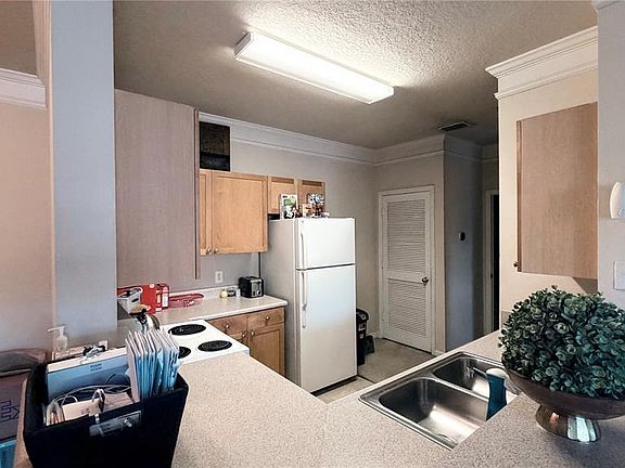 5th image of 8849 Villa View Cir Unit 302