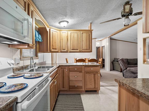 4th image of 141 Mary Ln