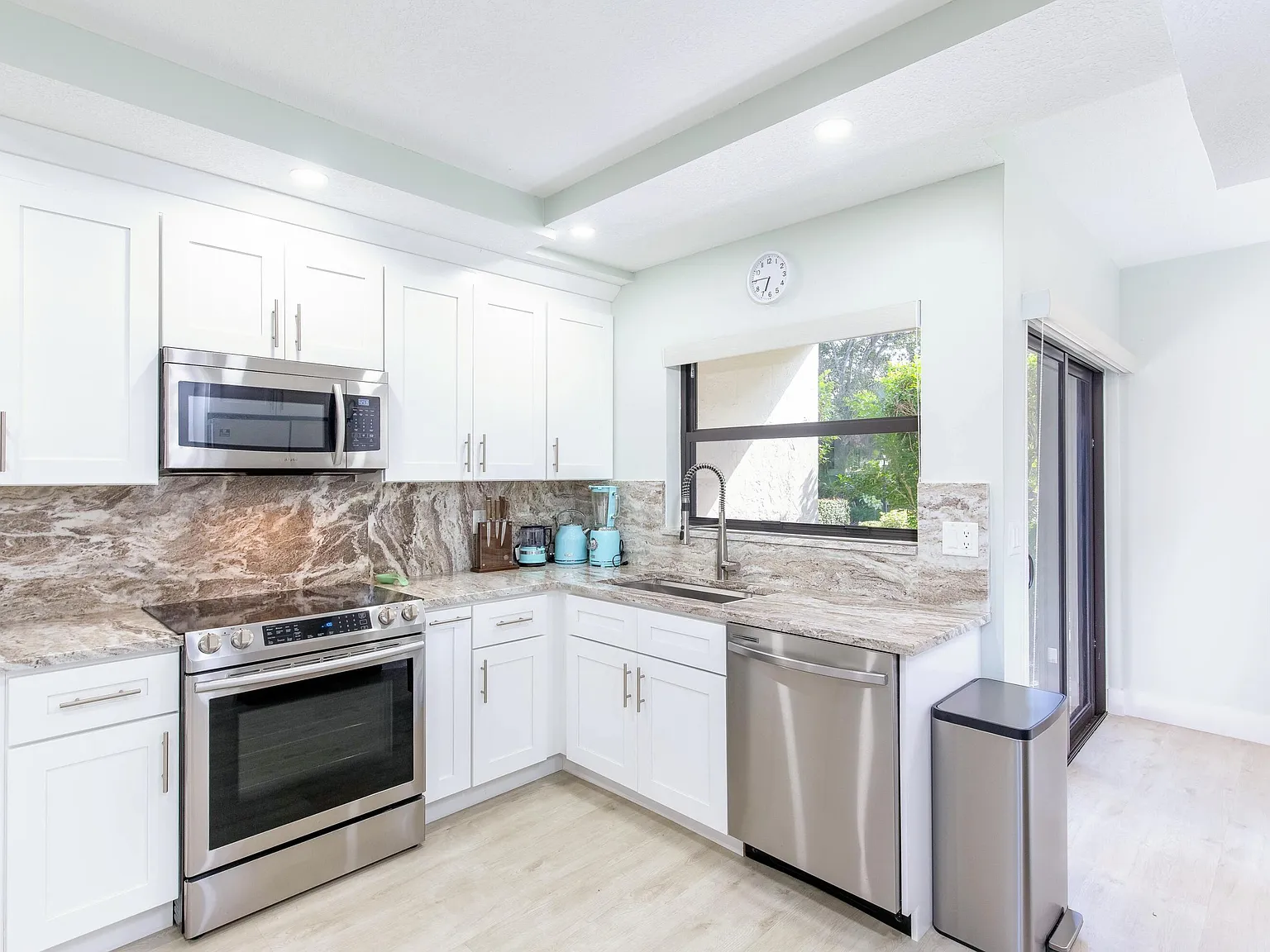 2 bed, 2.0 bath, 1485 sqft, $10,000 — Photo 3
