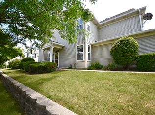 2932 Falling Waters Ln, Lindenhurst, IL 60046