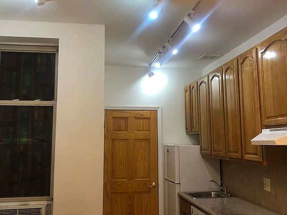 4th image of 647 Franklin Ave APT 1LF
