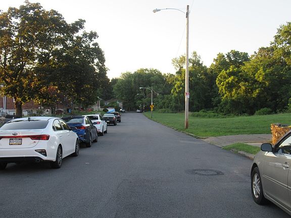 4th image of 1916 Evarts St