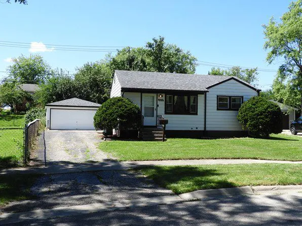 1652 Whitney St, Waukegan, IL 60087