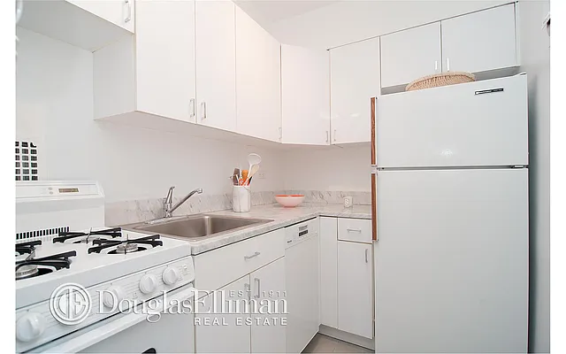 Sold by Douglas Elliman | media 10