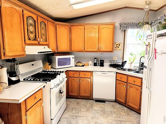 2nd image of 2200 37th St #95