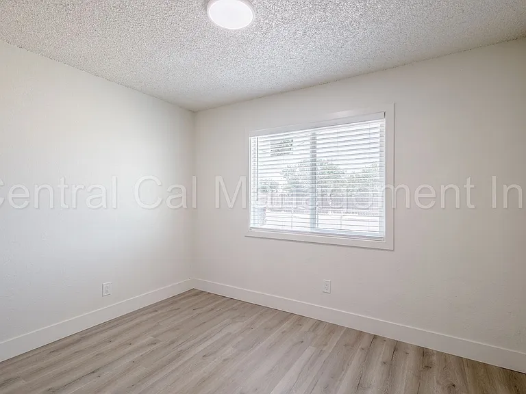 1244 Virginia Ave — Photo 7