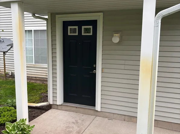 165 Hunters Ln NE #61, Rockford, MI 49341