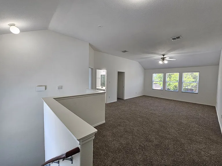 902 Fleming St — Photo 24