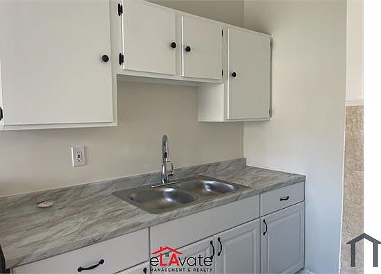 3rd image of 832 Fedora St APT 305