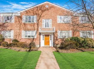 421 W Main St APT 95B, Huntington, NY 11743