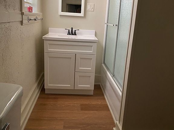 5th image of 103 Cedar Ave