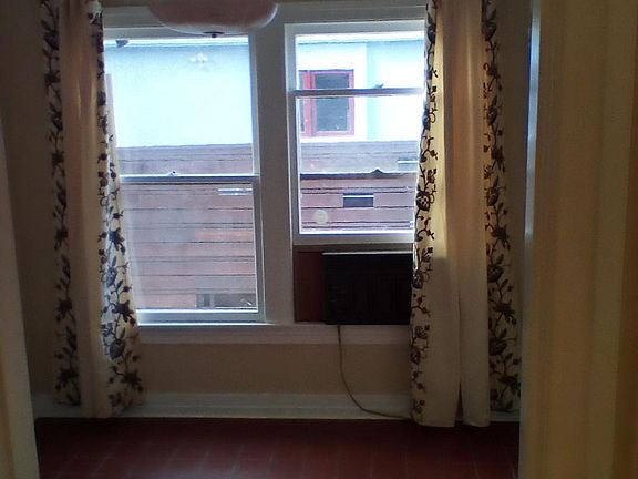 3rd image of 4144 La Salle Ave