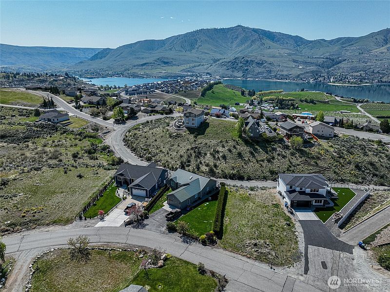 2nd image of 212 Stehekin Way