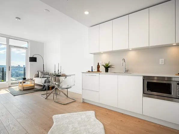 2181 Madison Ave #3110, Burnaby, BC V5C 0J8