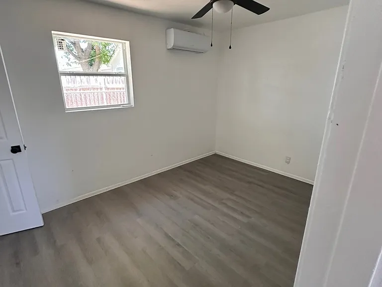 1301 Elmwood Ave #B — Photo 4