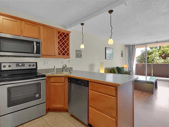 3rd image of 909 Logan St APT 3J