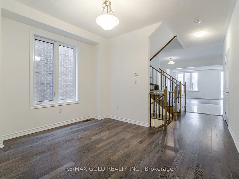 26 Del Grappa St — Photo 7