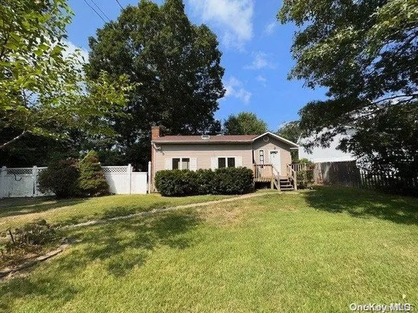 54 Lambert Avenue, Mastic, NY 11950