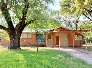 802 Edgewood St, Wolfe City, TX 75496