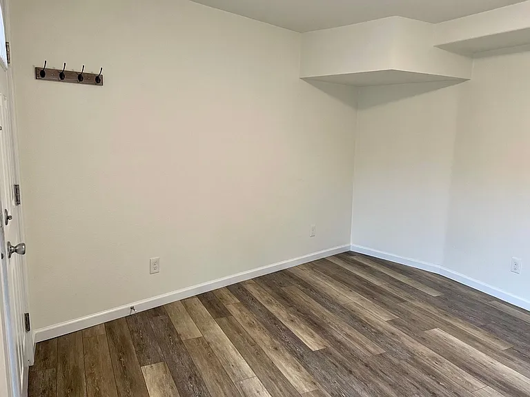 2858 W Maplewood Ave #6 — Photo 5