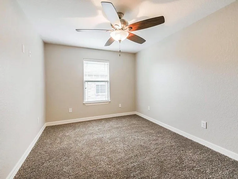 115 Silverbell Cir — Photo 8