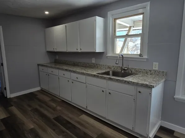 29 Pleasant Pl, Leominster, MA