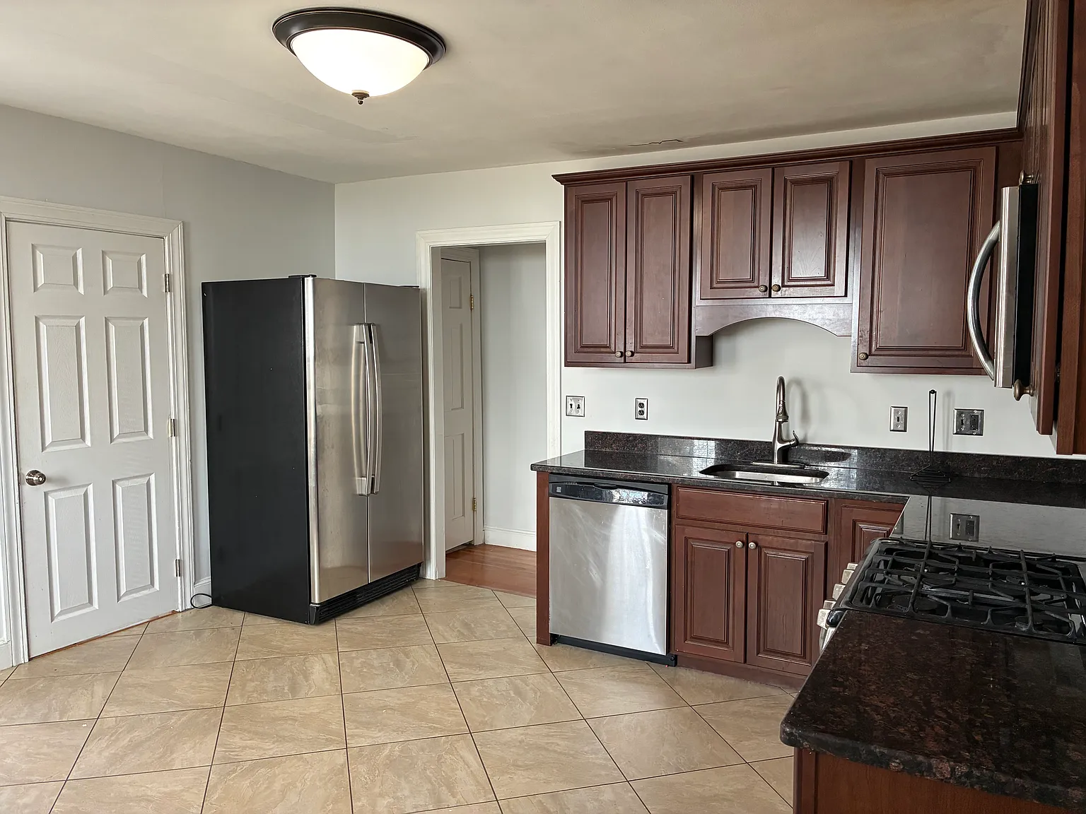 2 bed, 1100 sqft, $2,800 — Photo 2