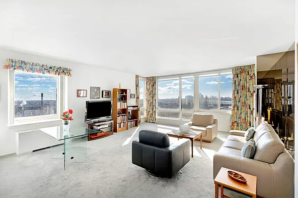 Sold by Compass | media 10