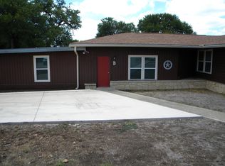 125 Oak Dr #B, Kerrville, TX 78028