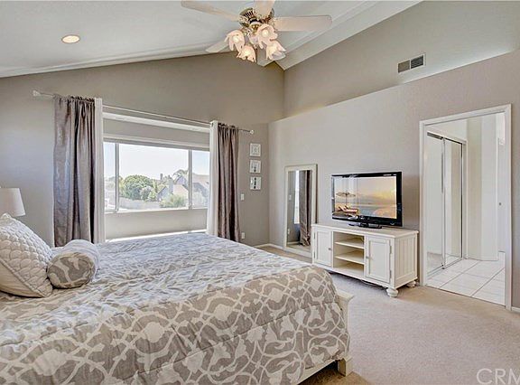 Large and Bright upstairs Master bedroom with vaulted ceiling, Ceiling fan and recessed lights