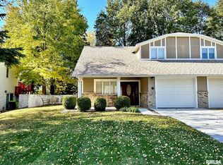 9 Stevenson Dr #B, Jacksonville, IL 62650