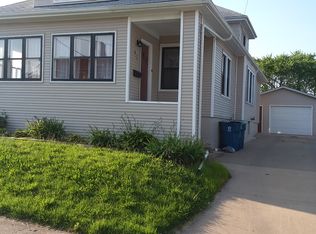 617 8th St, Peru, IL 61354