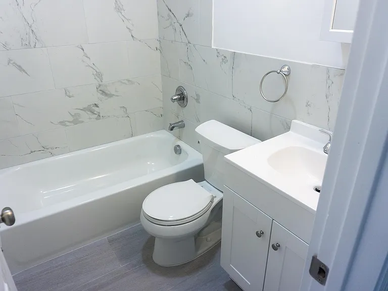 576 Newark Ave #2R — Photo 9