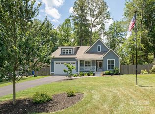 727 Shadywood Ln, Hendersonville, NC 28792
