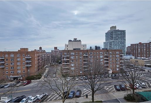 5th image of 3777 Independence Ave APT 6F