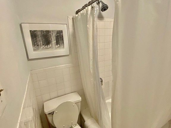 5th image of 42 W 72nd St APT 1C