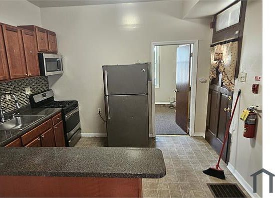 1st image of 436 W Queen Ln APT 1