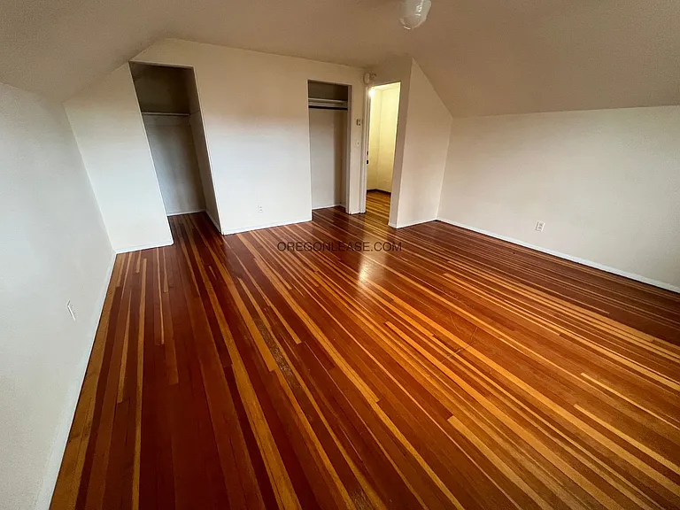 2 Bedroom 2 bath downtown apartment available now — Photo 16