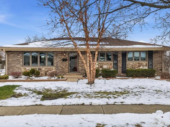 581 Victoria Ln, Wood Dale, IL 60191