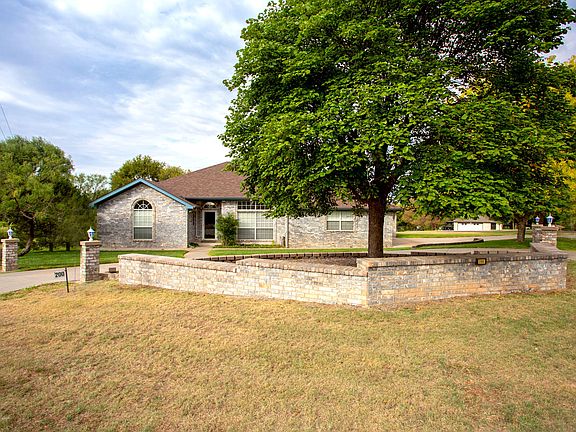 5th image of 200 Tanglewood Dr