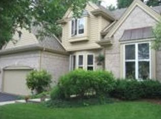 7485 Bittersweet Dr, Gurnee, IL 60031