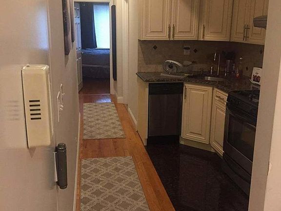 5th image of 3079 32nd St APT 2R