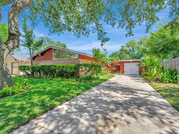 3 Maple Ln, Galveston, TX 77551