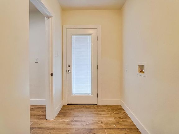 3rd image of 2429 Cedar Ave