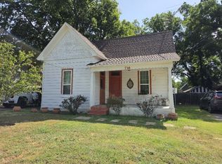 736 N Robinson St, Cleburne, TX 76031