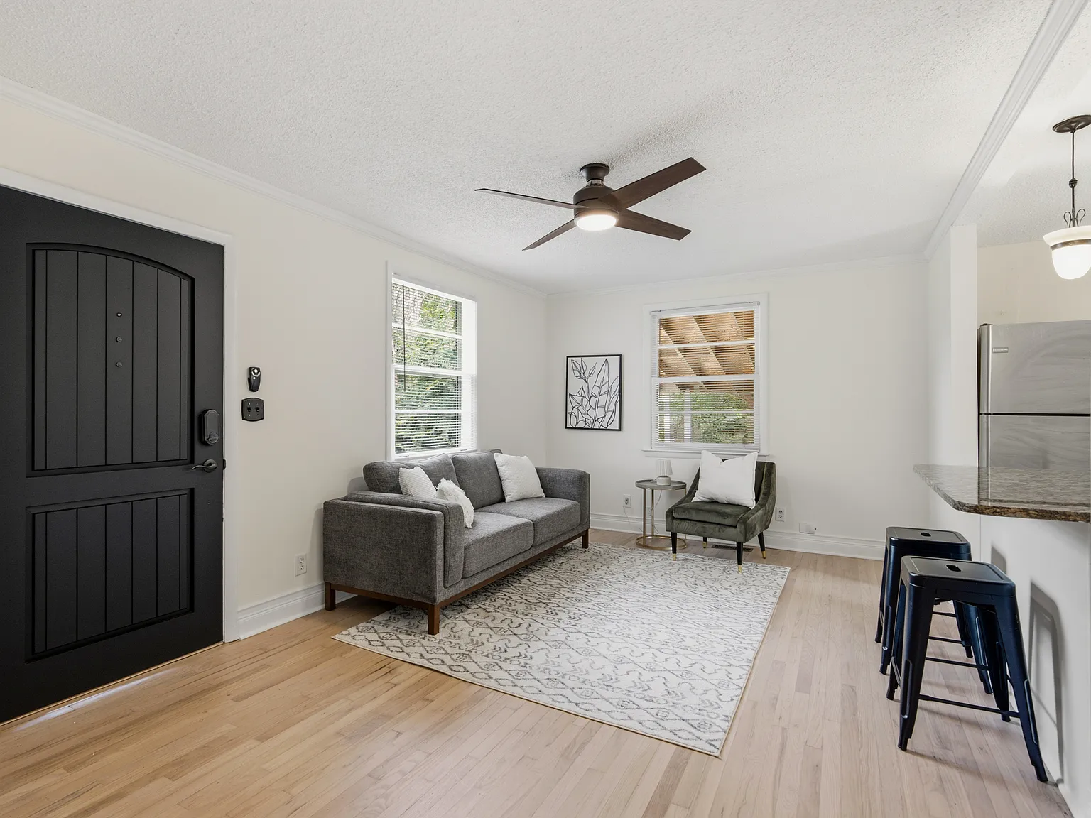 3 bed, 958 sqft, $2,400 — Photo 4