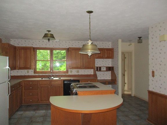 5th image of 9191 Lesterfield Ln